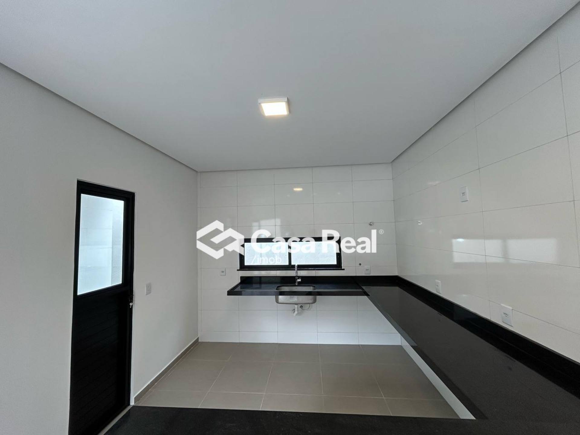 Casa Térrea com Área de Lazer Completa - Lado Praia — foto 2 de 11