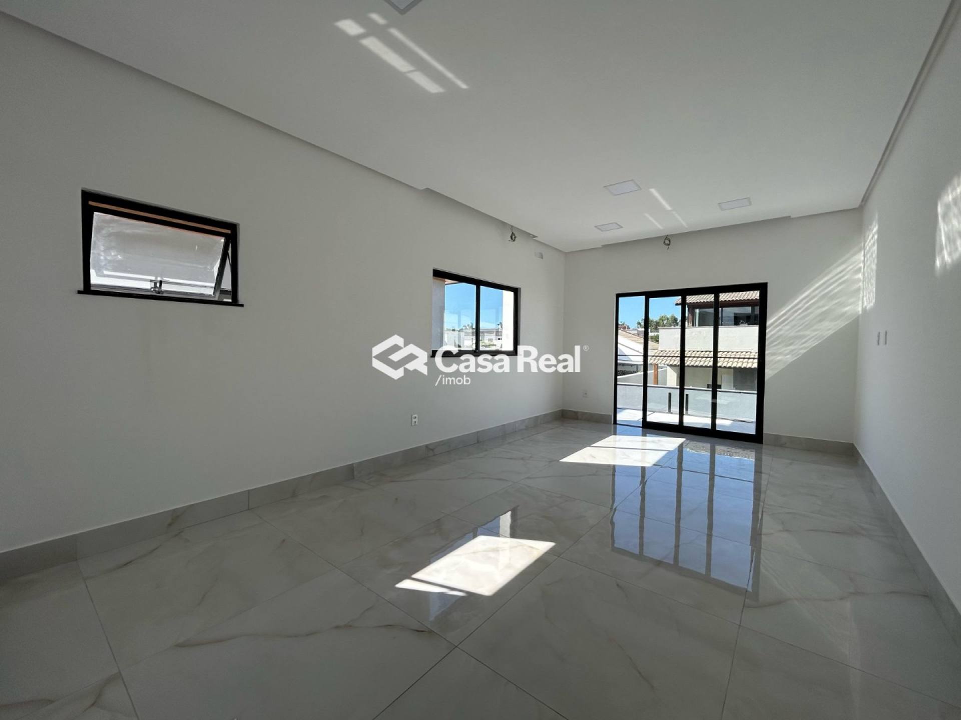 Linda Casa no Condomínio Damha — foto 3 de 13