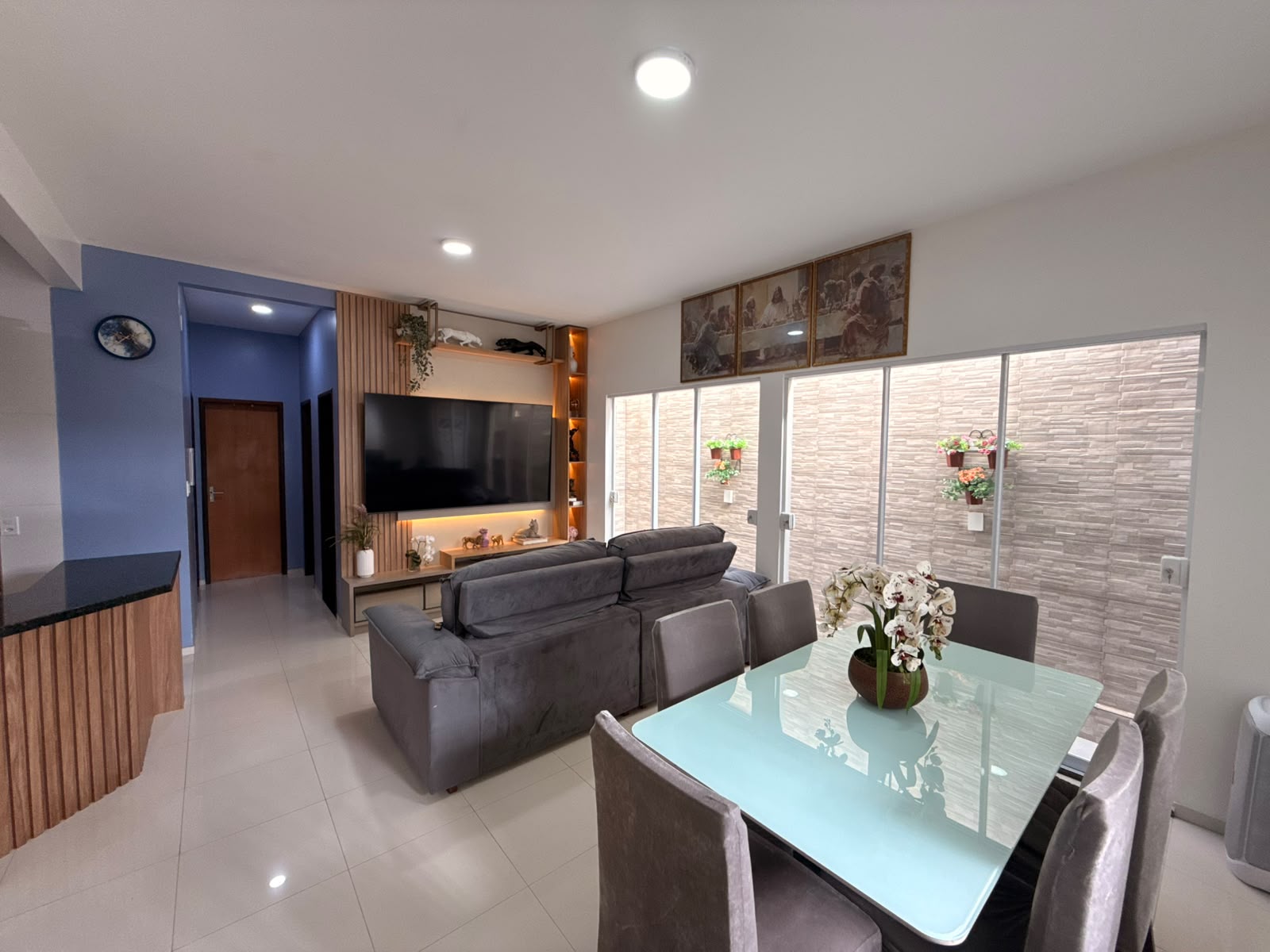 Casa reformada no Jardim Turu, pronta para morar!